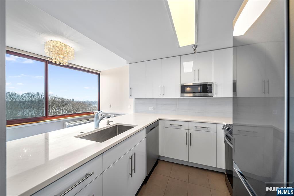 100 Old Palisade Road, Unit 1604 Fort Lee, NJ 07024 - Photo 7 of 45