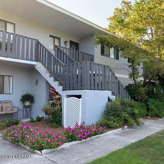 4571 Holly Tree. Main