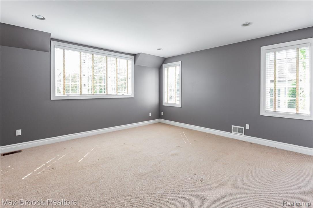 242 Aspen Road Birmingham, MI 48009 - Photo 30 of 55 Spacious Corner Bedroom