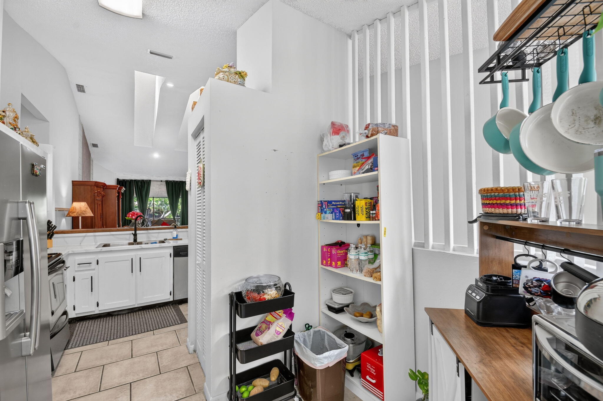 907 Harbour Pointe Way Greenacres, FL 33413 - Photo 11 of 87 Kitchen