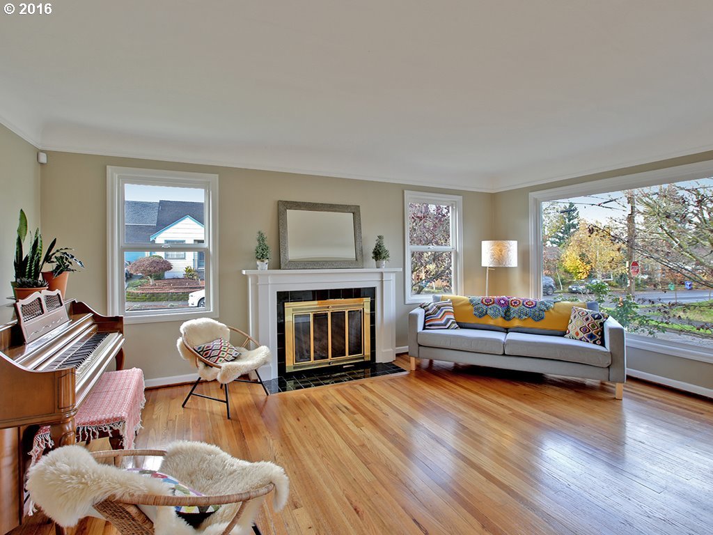 1808 Northeast Rosa Parks Way Portland, OR 97211 - Photo 2 of 19 Gallery Image 2
