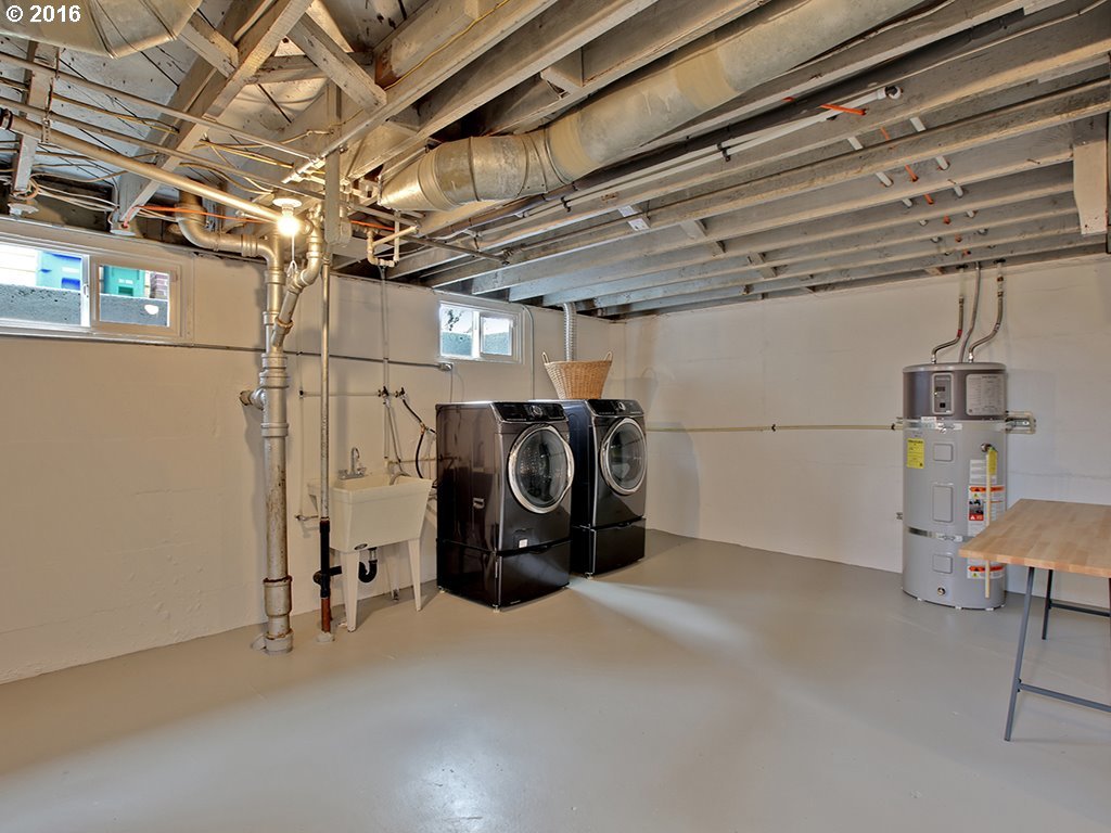 1808 Northeast Rosa Parks Way Portland, OR 97211 - Photo 12 of 19 Gallery Image 12