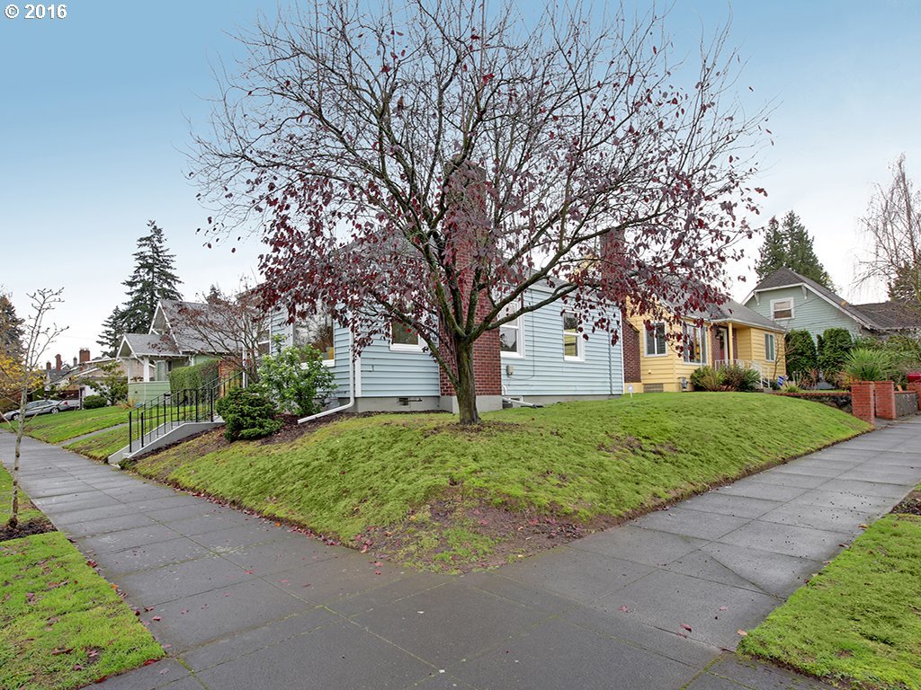 1808 Northeast Rosa Parks Way Portland, OR 97211 - Photo 18 of 19 Gallery Image 18