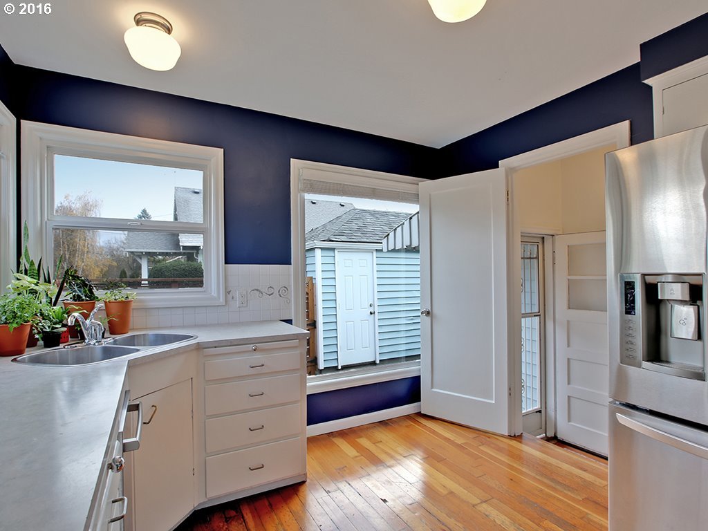 1808 Northeast Rosa Parks Way Portland, OR 97211 - Photo 5 of 19 Gallery Image 5