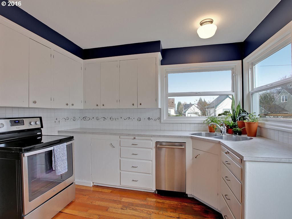 1808 Northeast Rosa Parks Way Portland, OR 97211 - Photo 6 of 19 Gallery Image 6