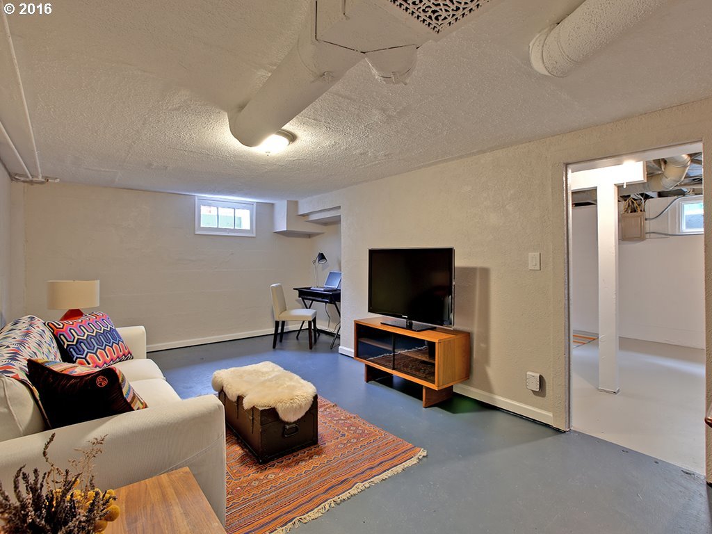1808 Northeast Rosa Parks Way Portland, OR 97211 - Photo 10 of 19 Gallery Image 10