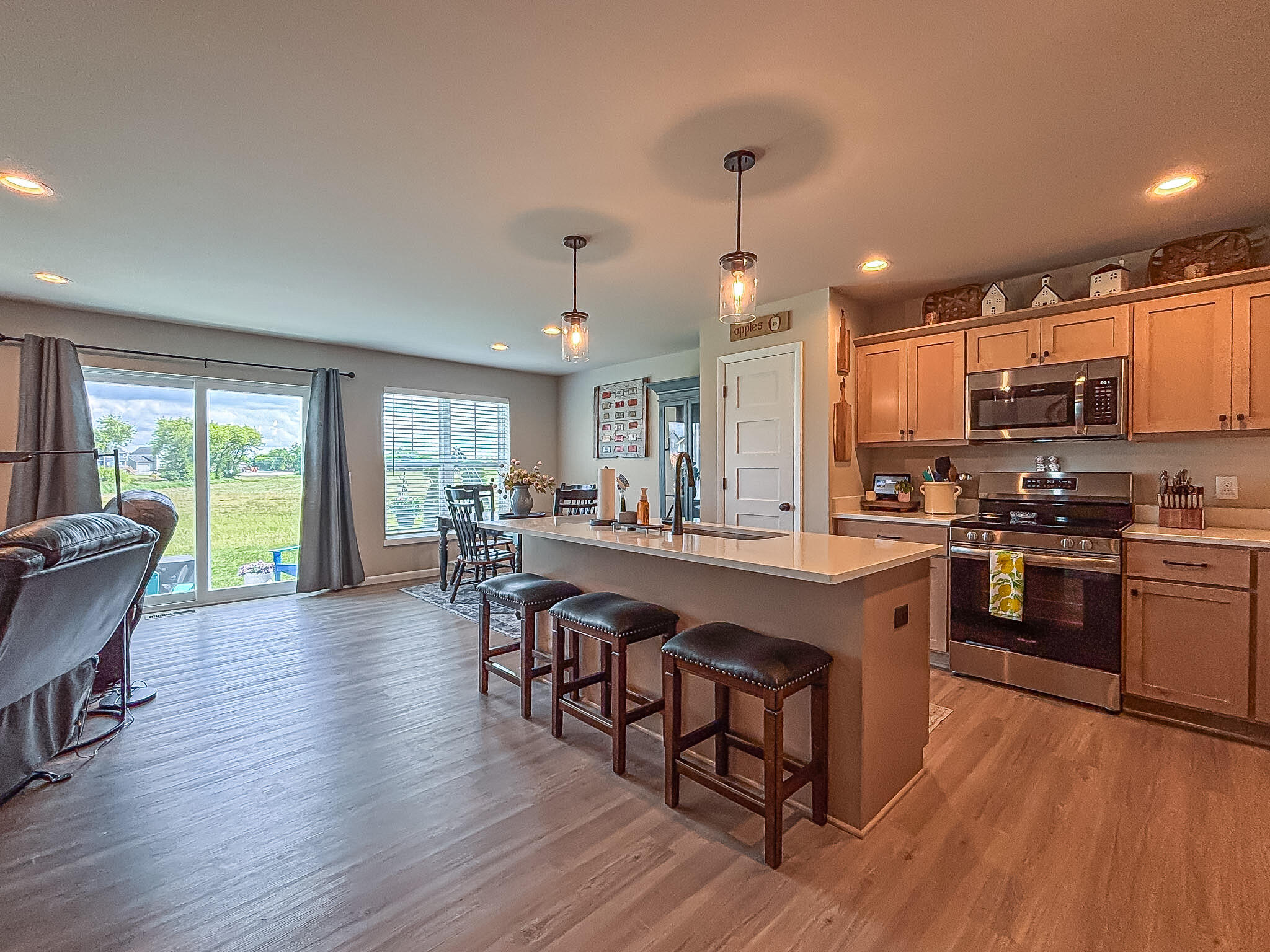 957 Elderberry Road Oconomowoc, WI 53066 - Photo 8 of 30 Kitchen