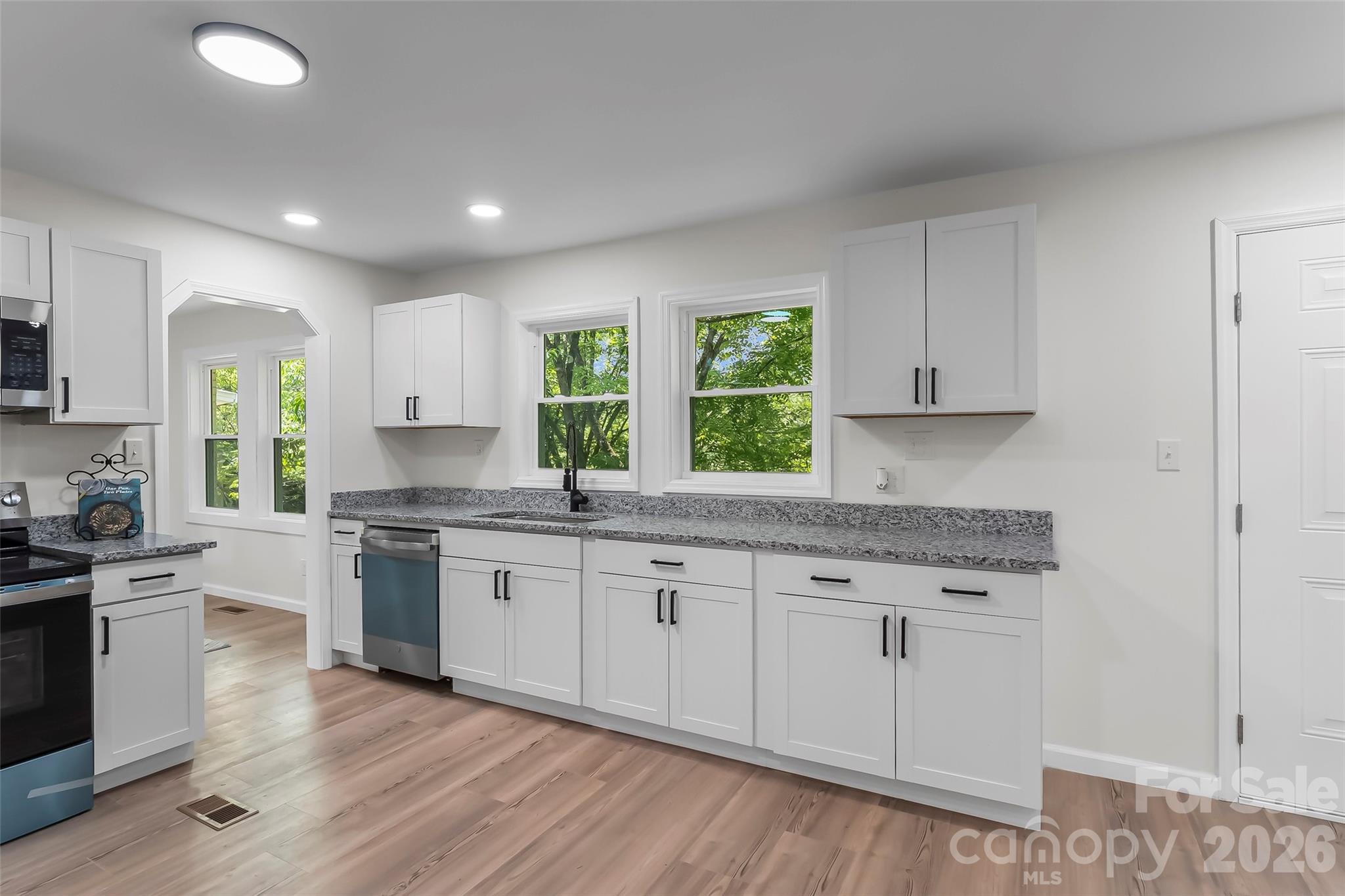 2705 Robinson Road Newton, NC 28658 - Photo 4 of 37
