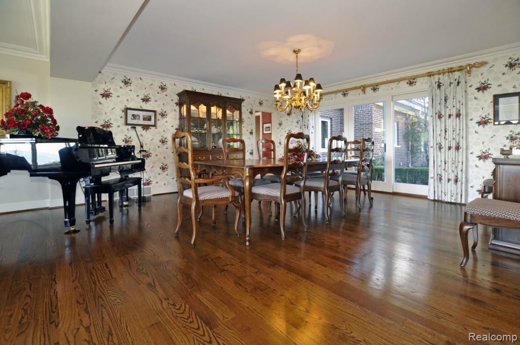 579 Lake Shore Road Grosse Pointe, MI 48236 - Photo 8 of 84 8.jpg