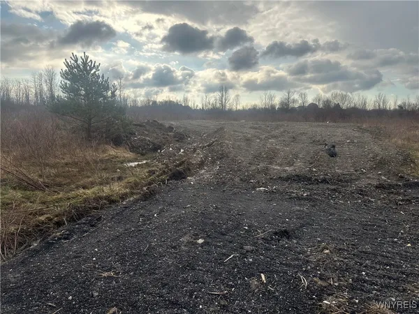 $184,900 | 10445 County Road, Clarence, NY 14031