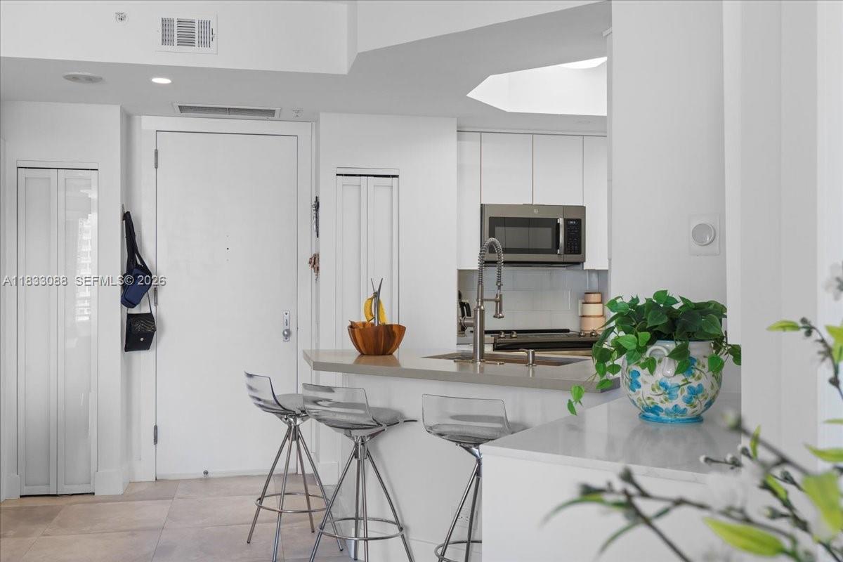 888 Brickell Key Drive, Unit 1502 Miami, FL 33131 - Photo 8 of 28