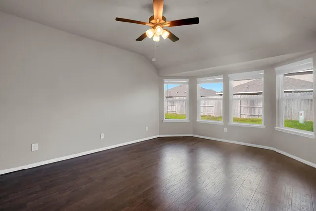 $2,400 | 2421 Bear Crk Drive, Rosharon, TX 77583