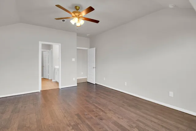 $2,400 | 2421 Bear Crk Drive, Rosharon, TX 77583