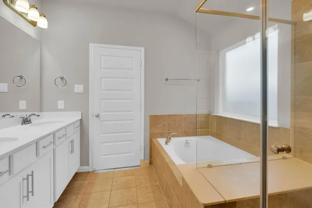 $2,400 | 2421 Bear Crk Drive, Rosharon, TX 77583