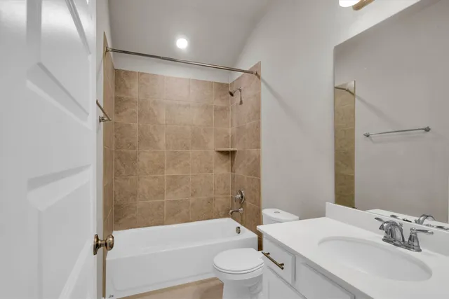 $2,400 | 2421 Bear Crk Drive, Rosharon, TX 77583