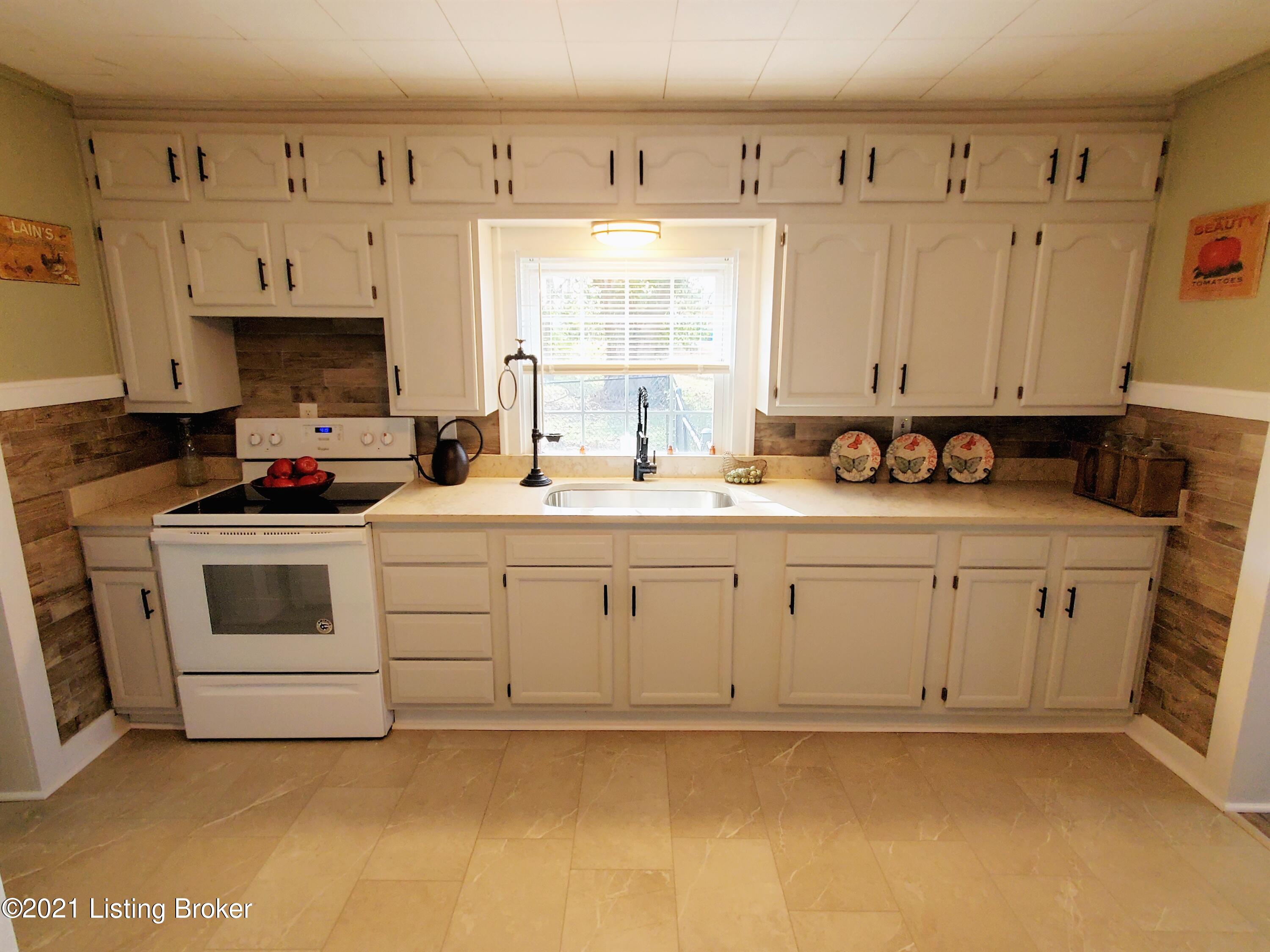 7101 Manslick Road Louisville, KY 40214 - Photo 20 of 37 06-3 GRANITE COUNTERS