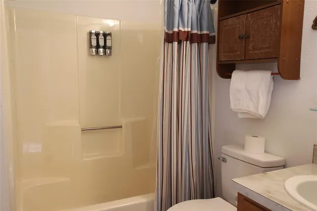 $2,000 | 240 Overlook Trail, Gun Barrel City, TX 75156