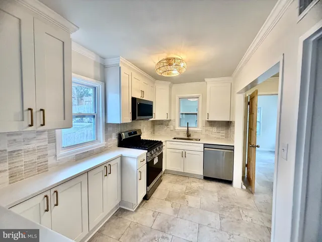 $3,700 | 2415 Fairhaven Avenue, Alexandria, VA 22303