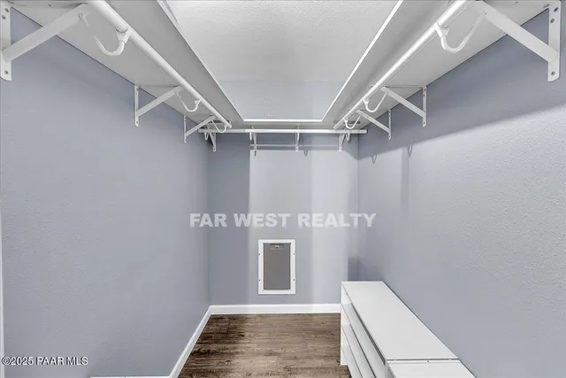 a view of walk in closet