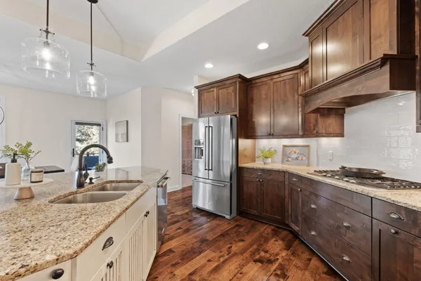 $1,100,000 | 11668 Azure Court, Inver Grove Heights, MN 55077