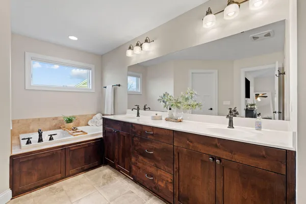 $1,100,000 | 11668 Azure Court, Inver Grove Heights, MN 55077