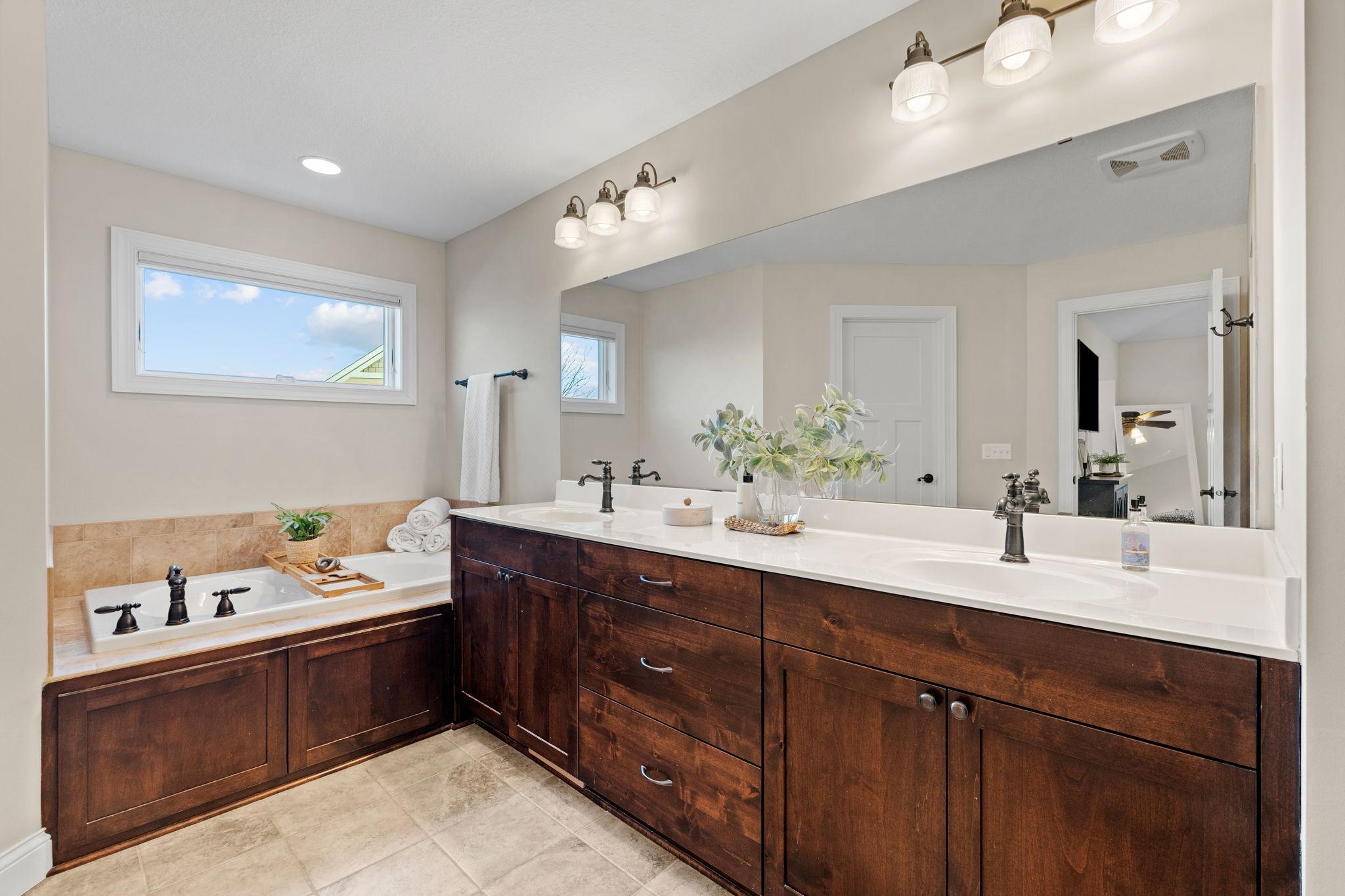 11668 Azure Court Inver Grove Heights, MN 55077 - Photo 38 of 70