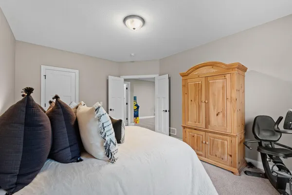 $1,100,000 | 11668 Azure Court, Inver Grove Heights, MN 55077