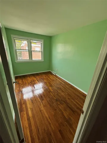 a view of empty room with window