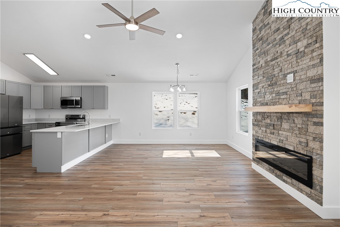 114 Woodpecker Road Purlear, NC 28665 - Photo 11 of 47