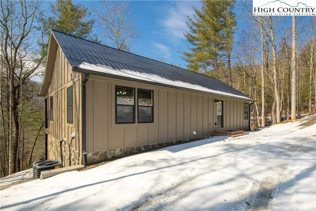 $624,900 | 114 Woodpecker Road, Purlear, NC 28665