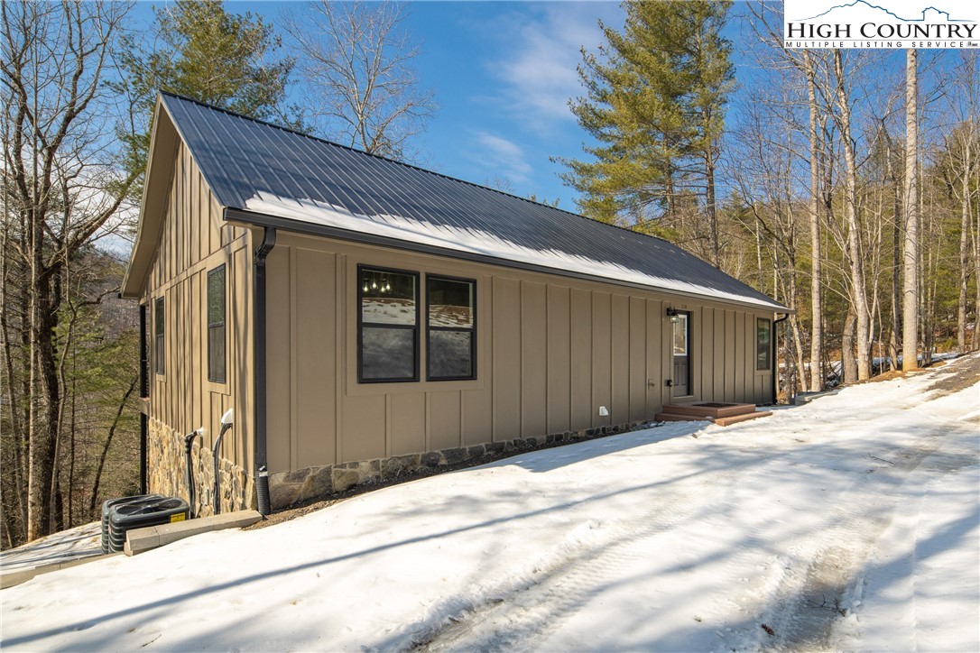 114 Woodpecker Road Purlear, NC 28665 - Photo 2 of 47