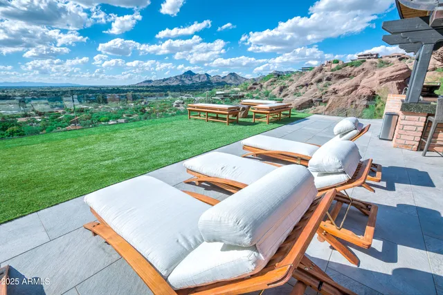a view of a terrace with sky view