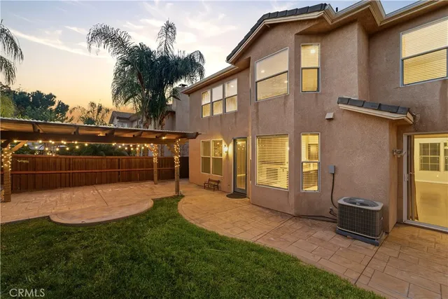 a view of a backyard with trampoline