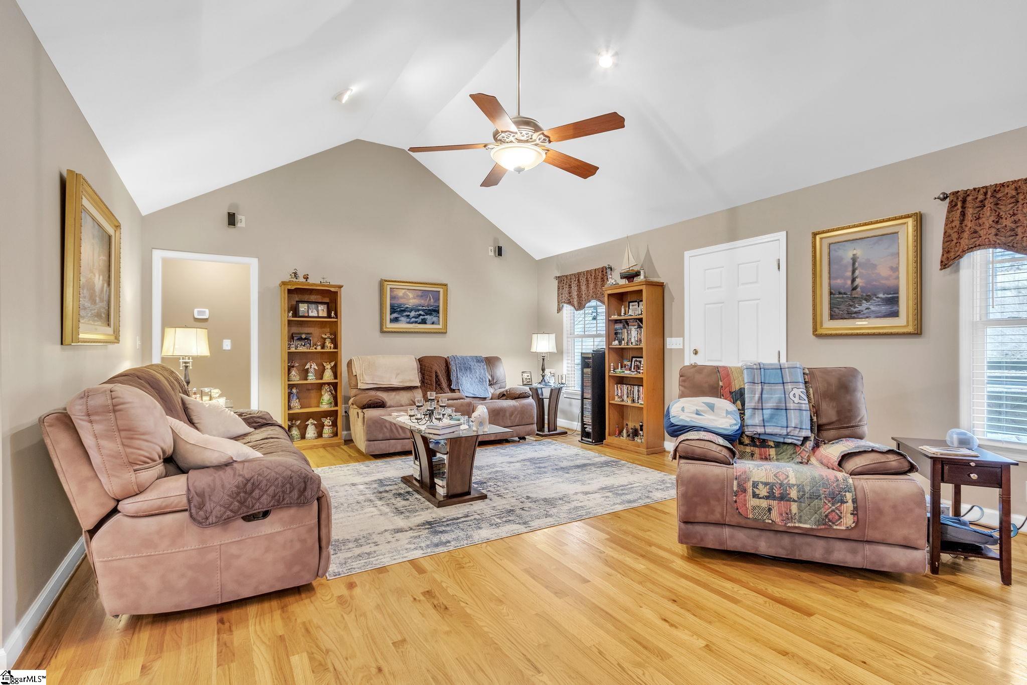 433 Bowers Road Travelers Rest, SC 29690 - Photo 3 of 36