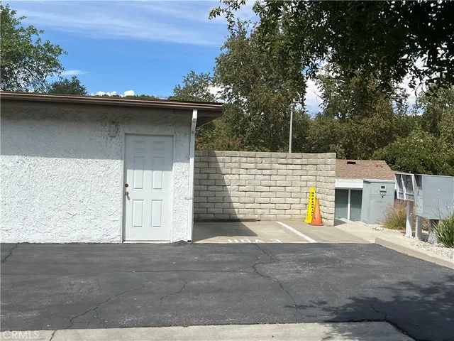 $2,300 | 19352 Ave Of The Oaks, Newhall, CA 91321