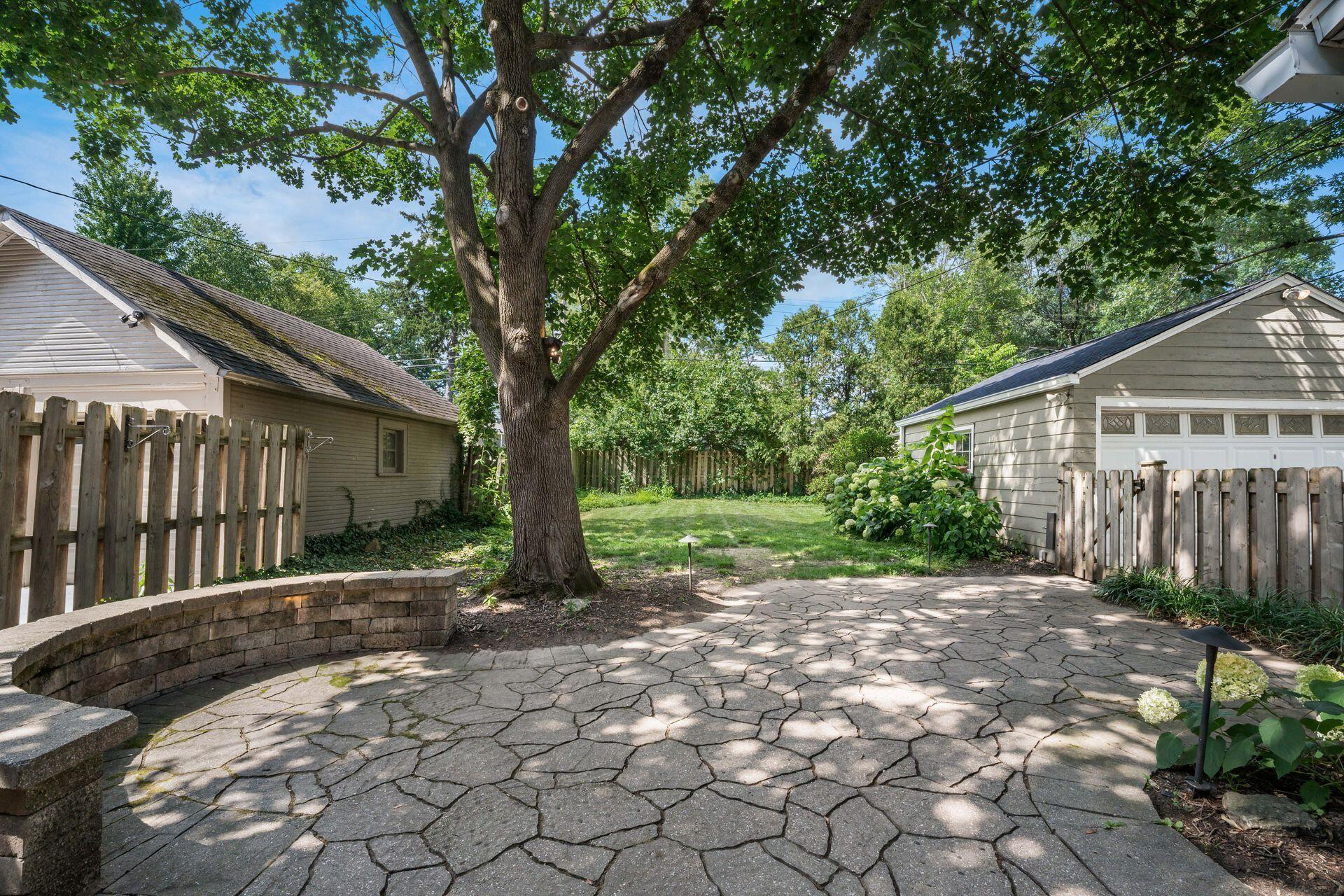 322 Acton Road Columbus, OH 43214 - Photo 35 of 58 Paver patio-2