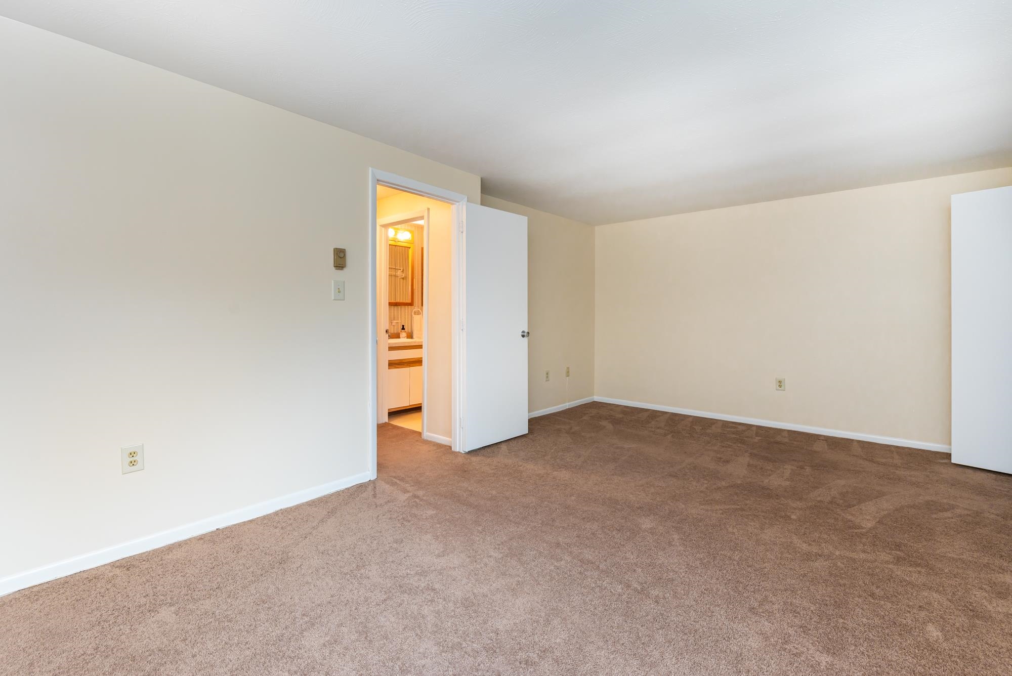 12 Pimlico Court, Unit 68 Bedford, NH 03110 - Photo 14 of 33