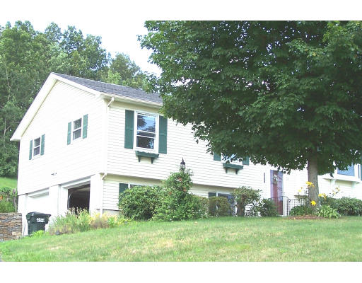 24 Meadowbrook Road Auburn, MA 01501 - Photo 2 of 14 Gallery Image 2