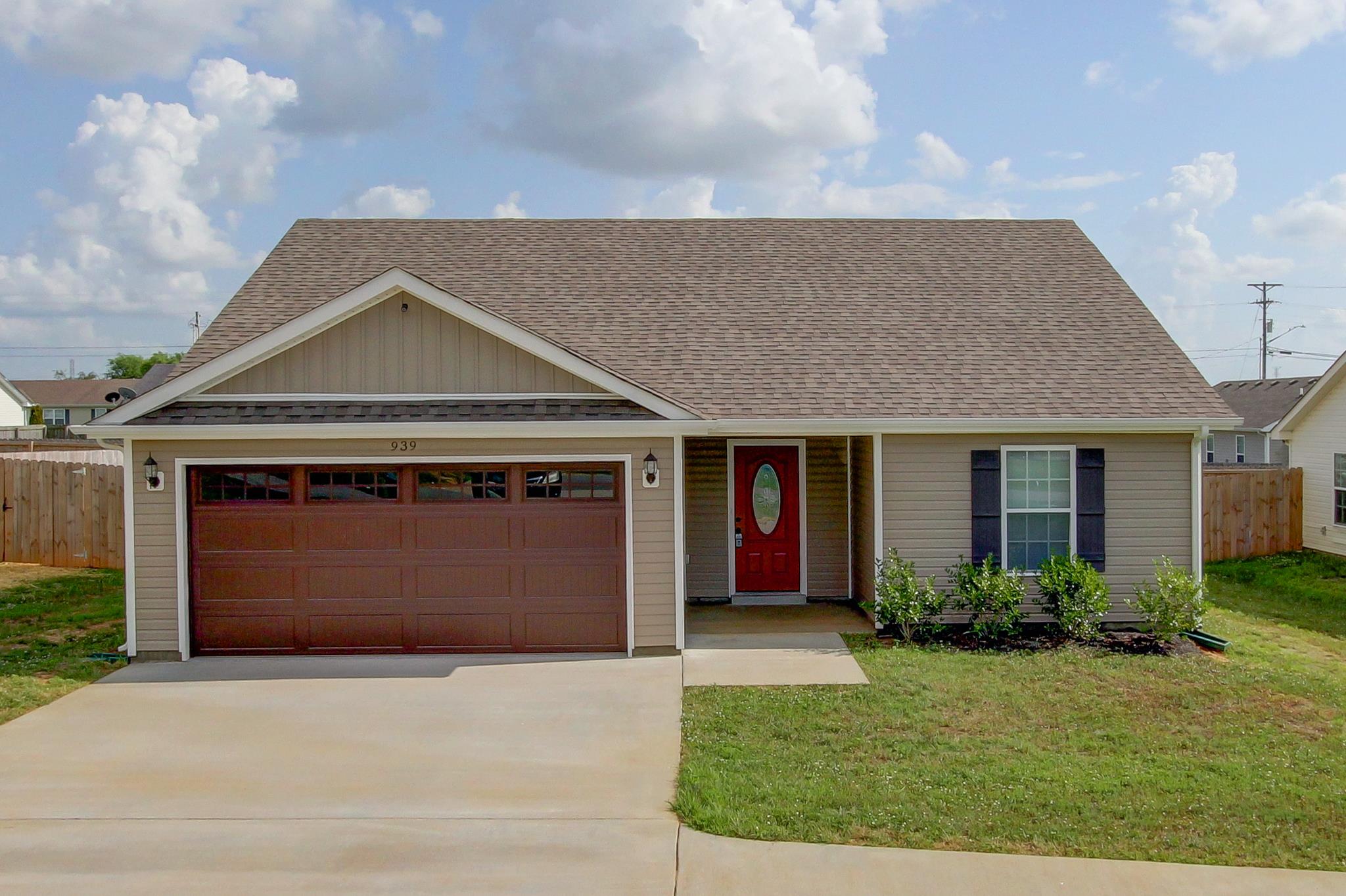 939 Hugh Hunter Road Oak Grove, KY 42262 - Photo 1 of 14 Move In Ready!
