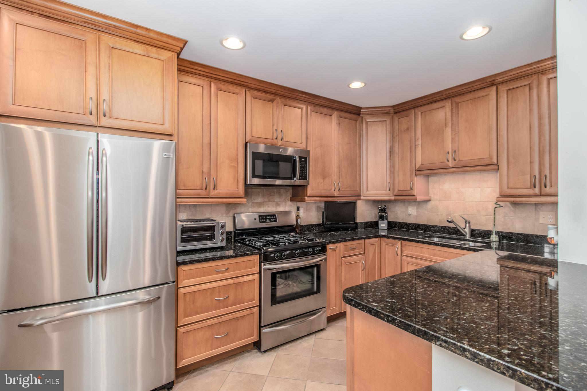 206 Dunkirk Road Baltimore, MD 21212 - Photo 11 of 40 GOURMET KITCHEN! 33" CABINETS!