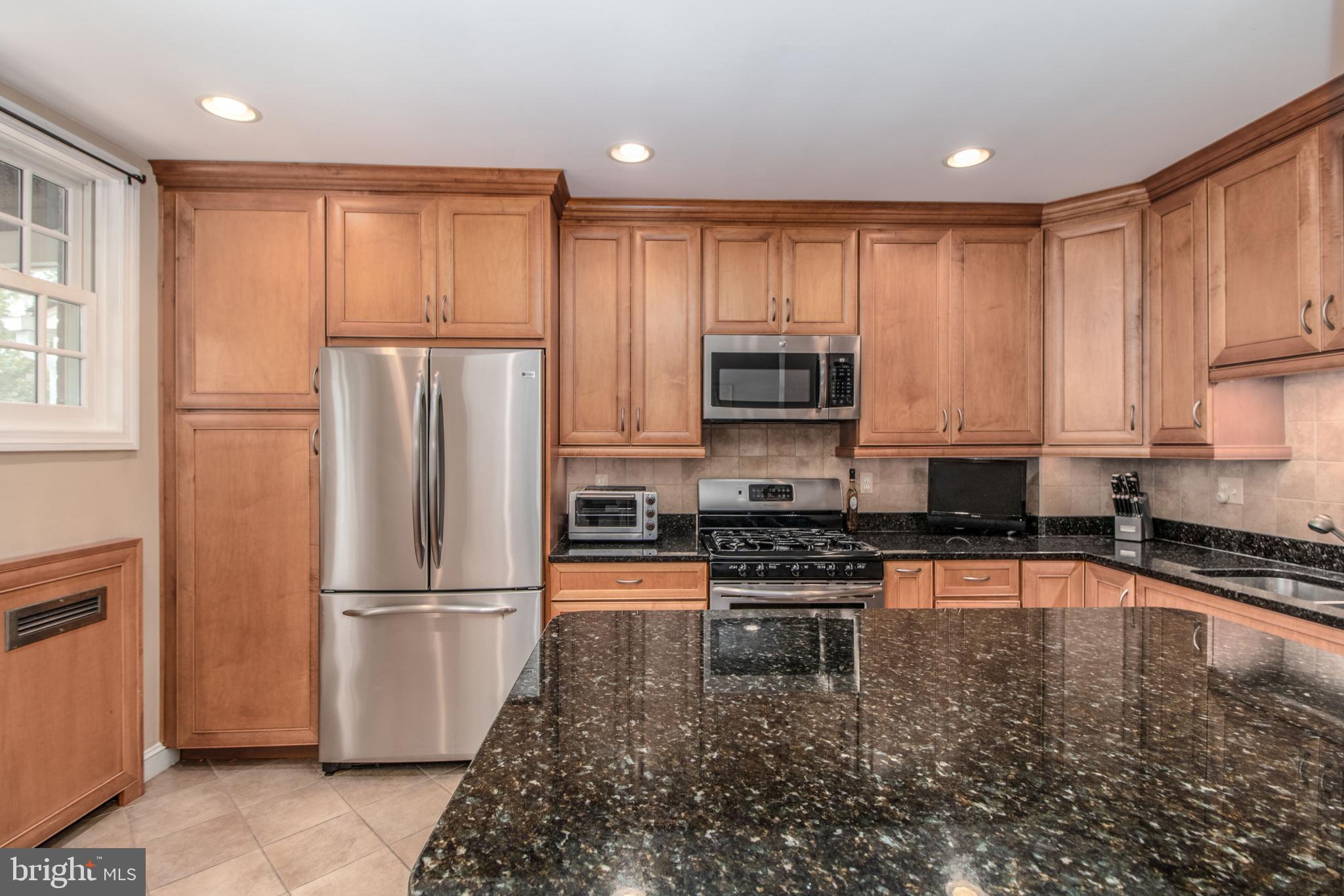 206 Dunkirk Road Baltimore, MD 21212 - Photo 13 of 40 GRANITE COUNTERTOPS!