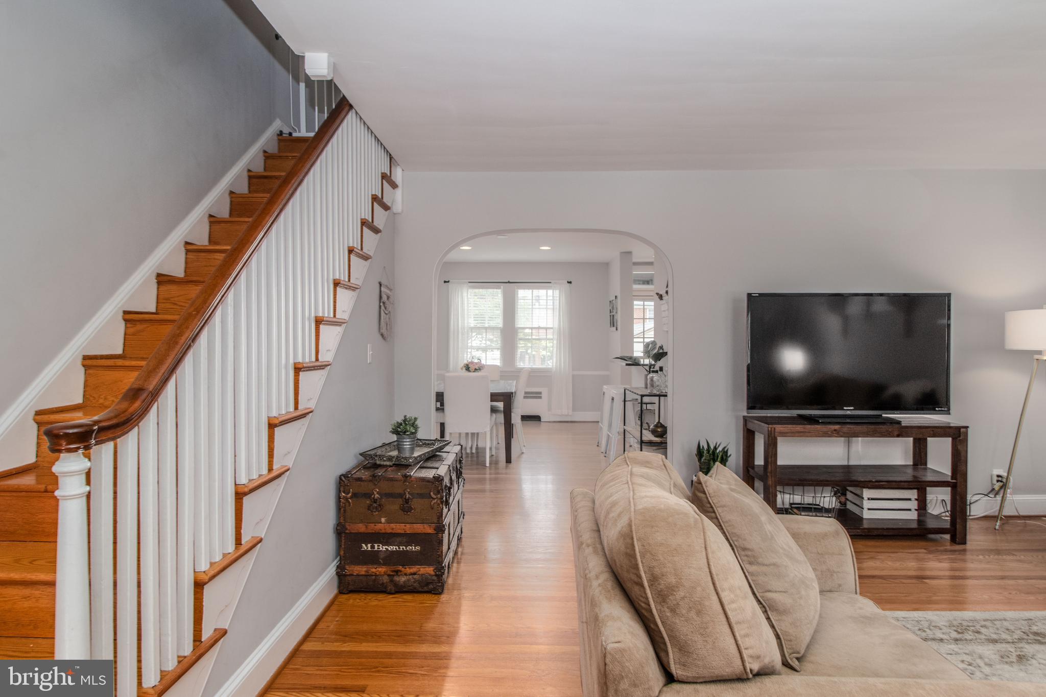 206 Dunkirk Road Baltimore, MD 21212 - Photo 14 of 40 BEAUTIFUL STAIRCASE!
