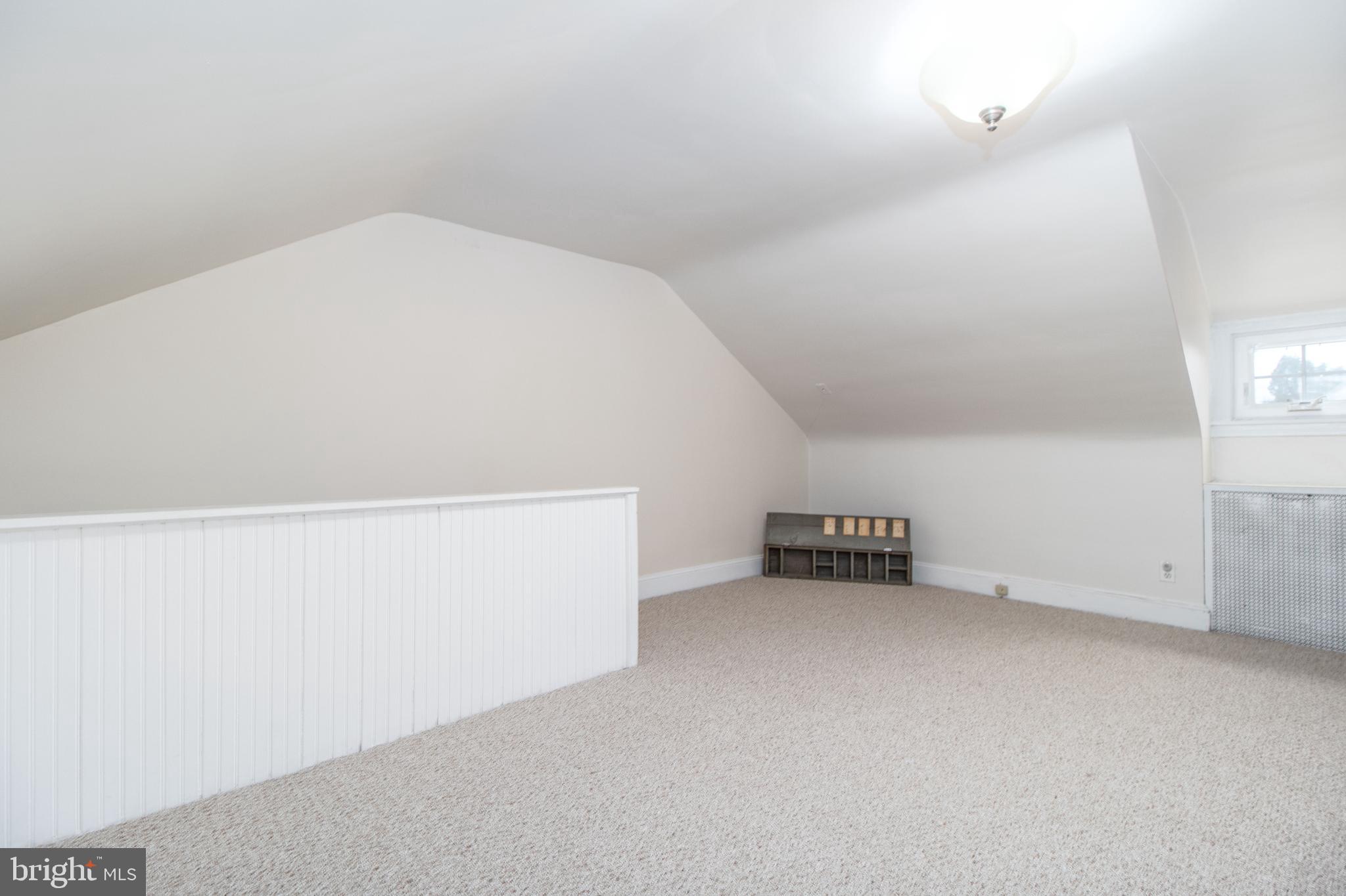 206 Dunkirk Road Baltimore, MD 21212 - Photo 23 of 40 BEDROOM 4 w/VAULTED CEILING!