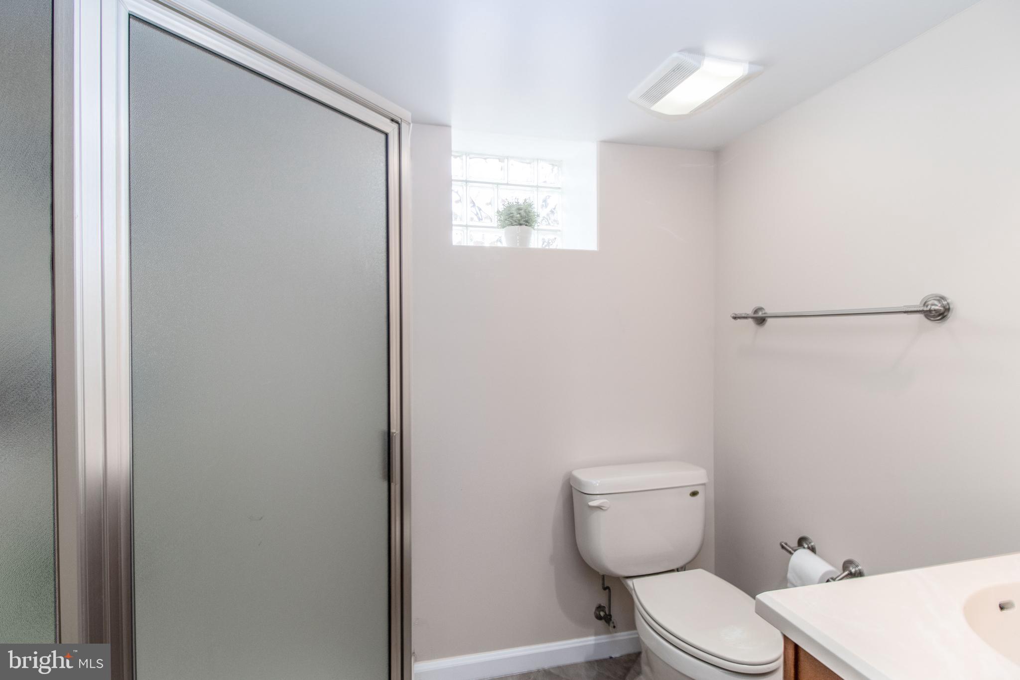 206 Dunkirk Road Baltimore, MD 21212 - Photo 32 of 40 FULL BATHROOM LOWER LEVEL!