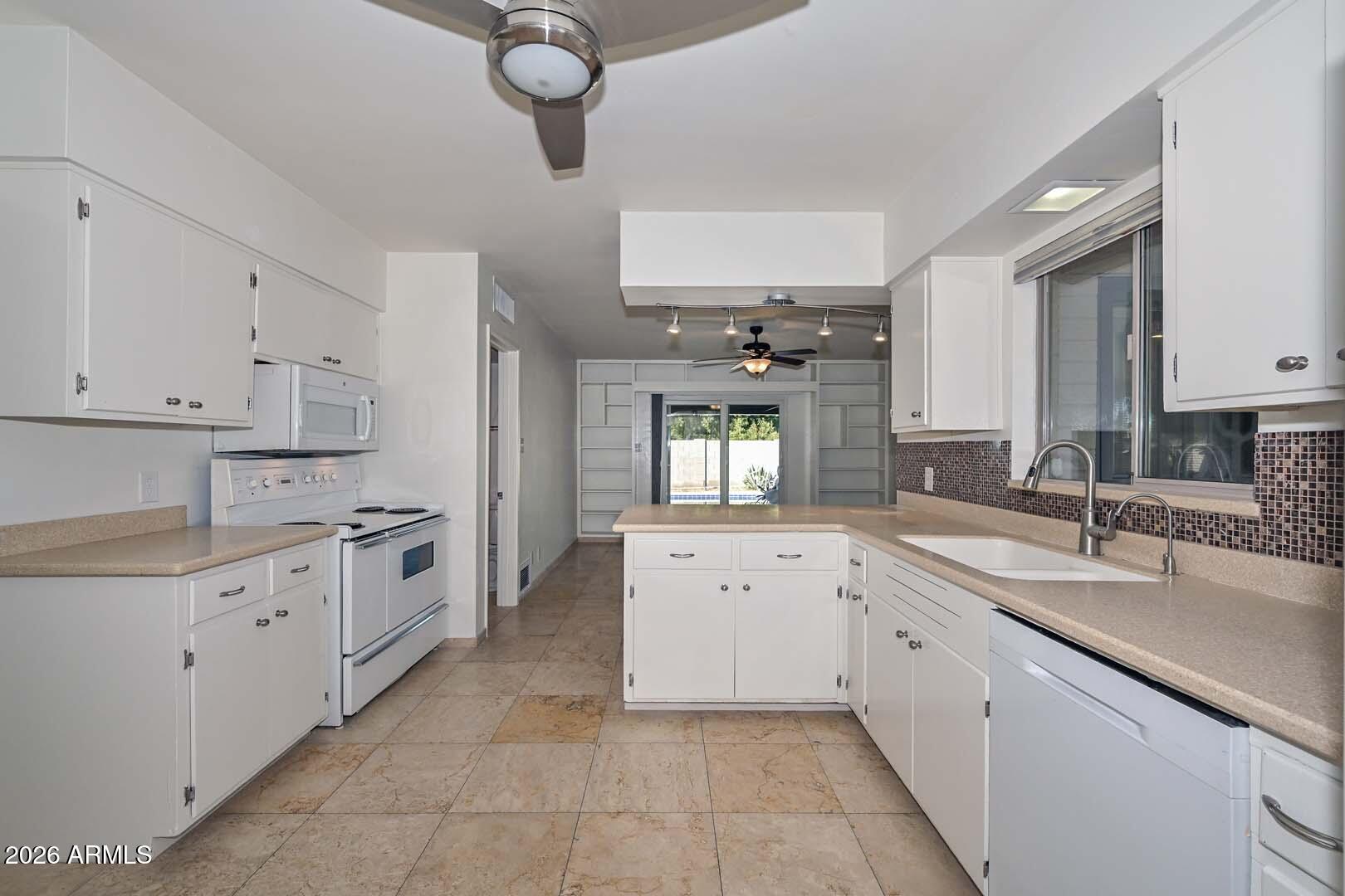 6816 East Coronado Road Scottsdale, AZ 85257 - Photo 15 of 41 Kitchen-Family Room