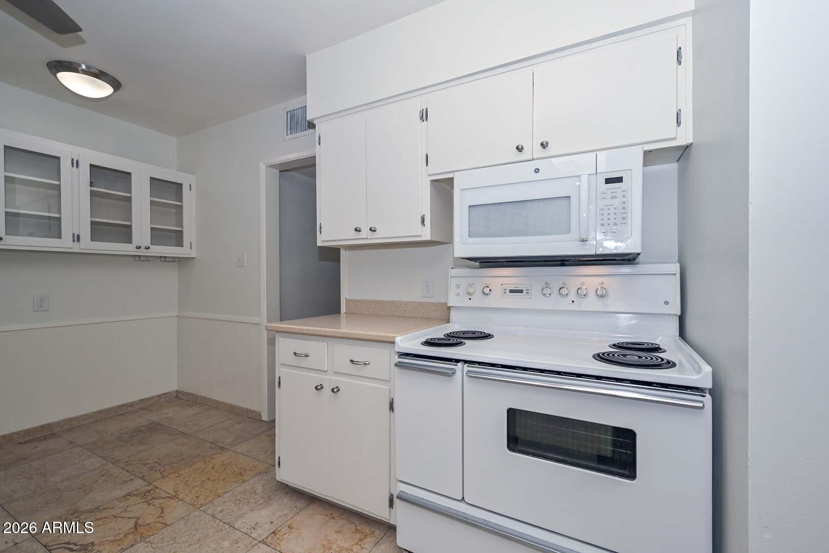 6816 East Coronado Road Scottsdale, AZ 85257 - Photo 16 of 41 Kitchen-Range