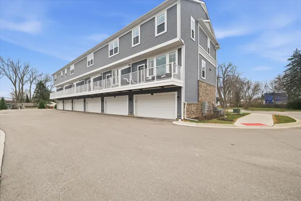 $379,000 | 485 Jenny Way, Unit 85, Brighton, MI 48116