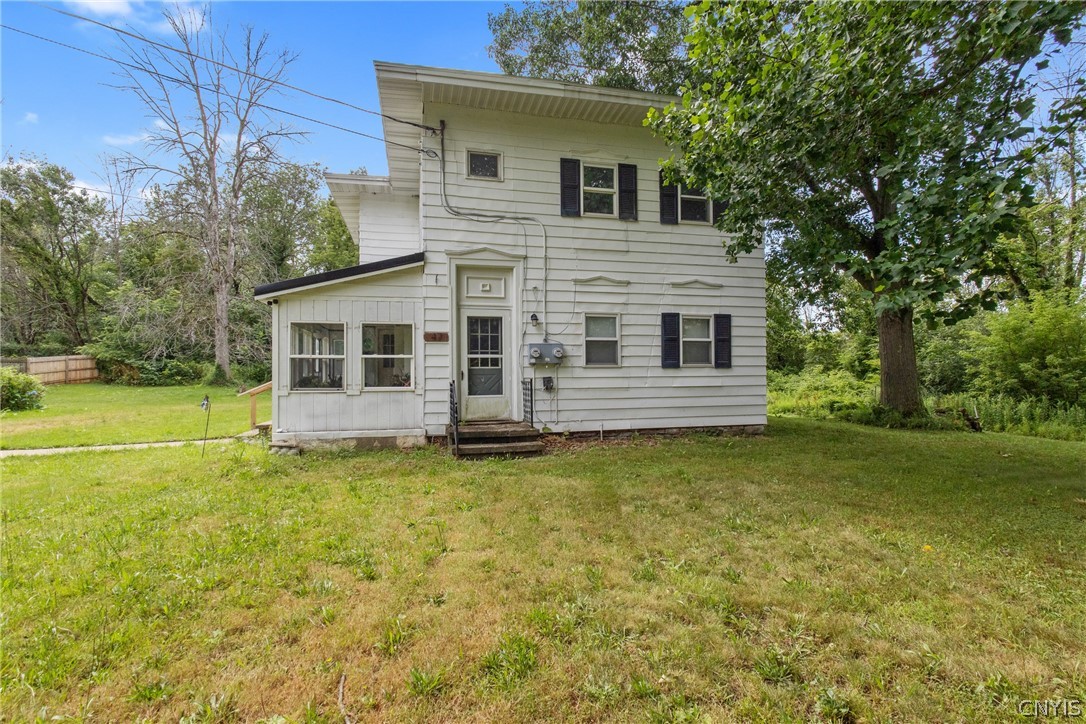 47 Thompson Road Oswego, NY 13126 - Photo 3 of 47 So many possibilities for this amazing 5BR, 3.5 Bathroom home ...