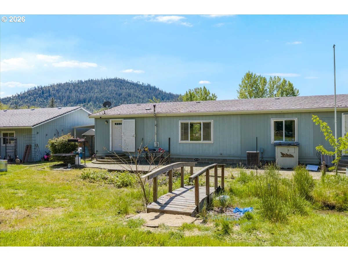 2447 Stringer Gap Road Grants Pass, OR 97527 - Photo 3 of 34