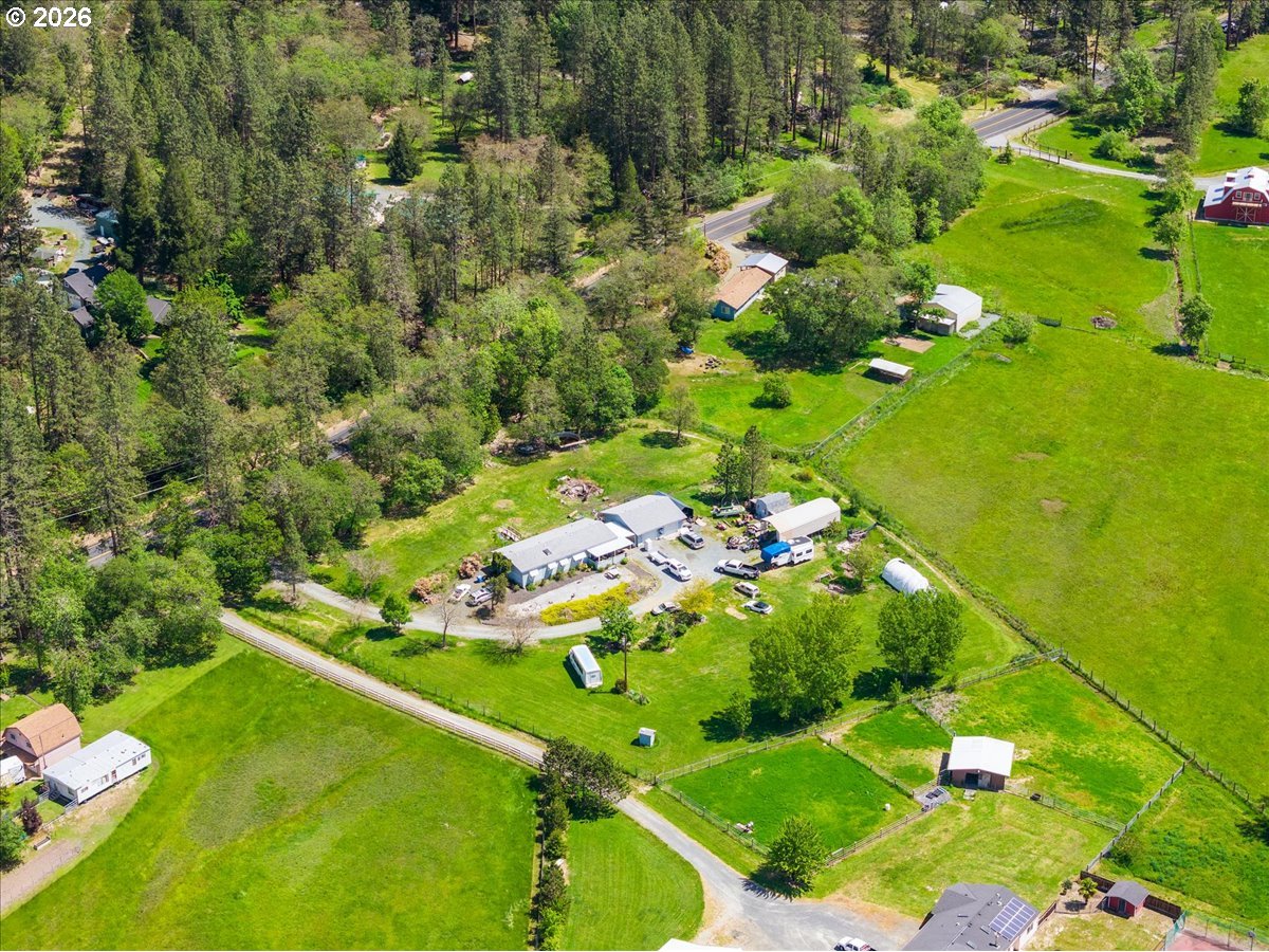 2447 Stringer Gap Road Grants Pass, OR 97527 - Photo 31 of 34